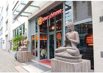 Böser Chinese im Medienhafen photo Böser Chinese im Medienhafen