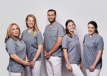 Dr. Arash Razavi photo Dr. Arash Razavi