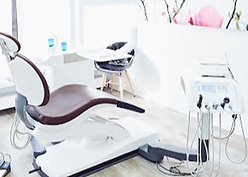 Dr. Arash Razavi image Dr. Arash Razavi