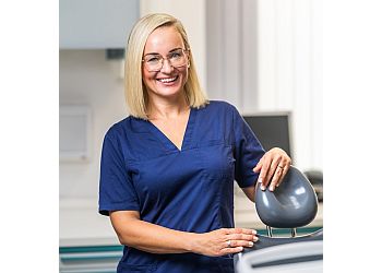 Dr. Caroline Köllner-Holzheu - ZAHNARZTPRAXIS