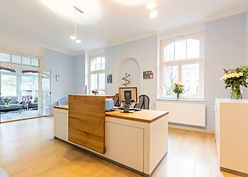 Dr. Heike Maresch - ZAHN & ART ZAHNARZT image Dr. Heike Maresch - ZAHN & ART ZAHNARZT