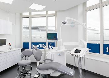 Dr. med. dent. Karin Petz - AllDent Zahnzentrum image Dr. med. dent. Karin Petz - AllDent Zahnzentrum