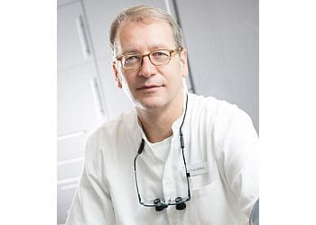 Dr. Niels Herholz