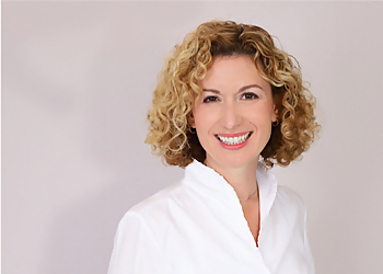 Dr. dent. Gloria Förster - Ihre Zahnarztpraxis am Aliceplatz