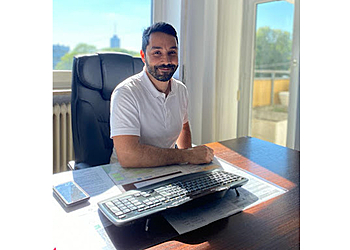 Dr. med. Anton Mangalo Dr. med. Anton Mangalo