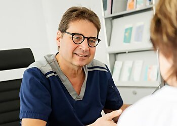 Dr. med. Frank Bosselmann - B&S MED PLASTISCHE CHIRURGIE & HANDCHIRURGIE image Dr. med. Frank Bosselmann - B&S MED PLASTISCHE CHIRURGIE & HANDCHIRURGIE