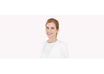 Dr. med. Isabel Reisenauer - isaneo-PLASTISCHE, ÄSTHETISCHE & HANDCHIRURGIE Dr. med. Isabel Reisenauer - isaneo-PLASTISCHE, ÄSTHETISCHE & HANDCHIRURGIE