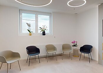 Dr. med. Julia Bolz - PRAXISKLINIK FÜR MUND-KIEFER-GESICHTSCHIRURGIE, IMPLANTOLOGIE & ÄSTHETIK photo Dr. med. Julia Bolz - PRAXISKLINIK FÜR MUND-KIEFER-GESICHTSCHIRURGIE, IMPLANTOLOGIE & ÄSTHETIK