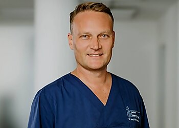 Dr. med. Julius Hoehne - PRAXISKLINIK FÜR PLASTISCHE CHIRURGIE KASSEL