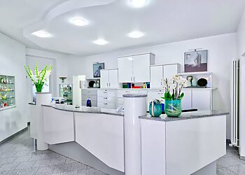 Dr. med. Manuel Hrabowski - MANNHEIMER KLINIK FÜR PLASTISCHE CHIRURGIE image Dr. med. Manuel Hrabowski - MANNHEIMER KLINIK FÜR PLASTISCHE CHIRURGIE