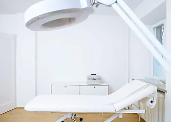 Dr. med. Philip Manuel Metz - PLASTISCHE UND ÄSTHETISCHE CHIRURGIE AUGSBURG photo Dr. med. Philip Manuel Metz - PLASTISCHE UND ÄSTHETISCHE CHIRURGIE AUGSBURG