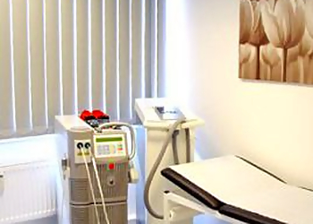 Dr. med. Sabine Huth - Hautarztpraxis Saarbrücken image Dr. med. Sabine Huth - Hautarztpraxis Saarbrücken