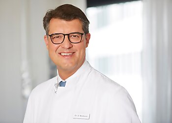 Dr. med. Stephan Neubauer - KLINIK AM RING