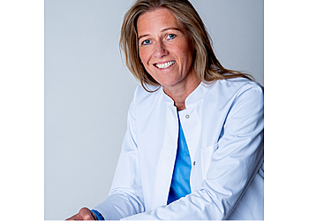 Dr. med. Stephanie Hendann Dr. med. Stephanie Hendann