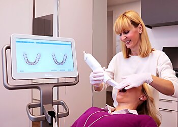 Dr. med. dent. Eva Huff - DENTAL ONE®-KIEFERORTHOPÄDIE MÜNCHEN image Dr. med. dent. Eva Huff - DENTAL ONE®-KIEFERORTHOPÄDIE MÜNCHEN