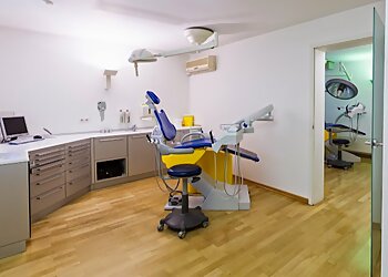 Dr. med. dent. Günter Droege - DENTALPLUS photo Dr. med. dent. Günter Droege - DENTALPLUS