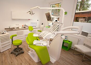 Dr. med. dent. Jennifer Feld - ZAHNARZTPRAXIS DR. FELD photo Dr. med. dent. Jennifer Feld - ZAHNARZTPRAXIS DR. FELD