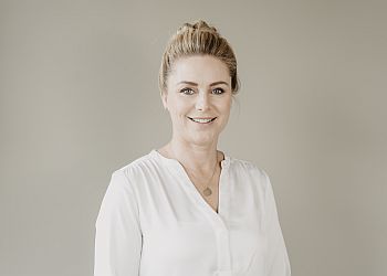 Dr. med. dent. Laura Buenger -  BUENGER & MEISSNER ZAHNHEILKUNDE