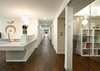 Dr. med. dent. Mirjana Stormer - FACHZAHNARZTPRAXIS DR. STÖRMER & KOLLEGEN photo Dr. med. dent. Mirjana Stormer - FACHZAHNARZTPRAXIS DR. STÖRMER & KOLLEGEN