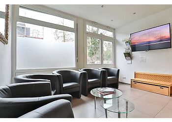 Dr. med. dent. Ozra Dousti image Dr. med. dent. Ozra Dousti