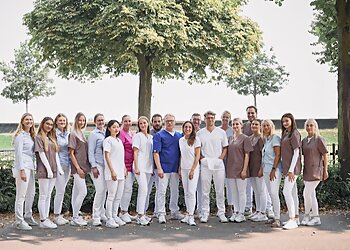 Dr. med. dent. Thorsten Pletz - BISSFEST ZAHNMEDIZIN UERDINGEN image Dr. med. dent. Thorsten Pletz - BISSFEST ZAHNMEDIZIN UERDINGEN