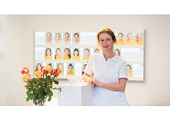  Dr. med. dent. Ulrike Ebensberger - Zahnarztpraxis am Römerkreis Dr. Ebensberger MVZ GmbH