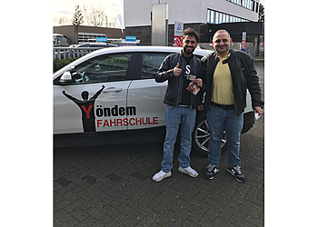 FAHRSCHULE YÖNDEM image FAHRSCHULE YÖNDEM