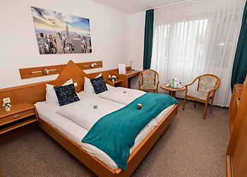 Hotel am Schlosspark image Hotel am Schlosspark