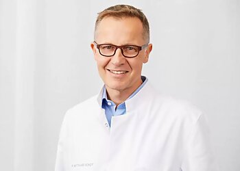 Priv. Doz. Dr. med. Matthias Voigt - PRAXIS FÜR PLASTISCHE CHIRURGIE FREIBURG