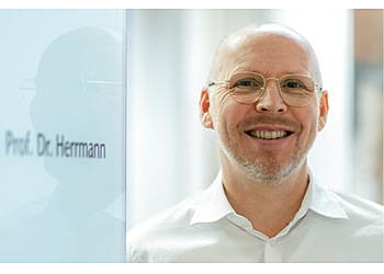 Prof. Dr. med. B. L. Herrmann Prof. Dr. med. B. L. Herrmann