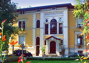 Prof. h.c. (SYR) Dr. med Ziyad Al Chiriki - KLINIK FÜR KOSMETISCHE CHIRURGIE & ÄSTHETISCHE LASERMED photo Prof. h.c. (SYR) Dr. med Ziyad Al Chiriki - KLINIK FÜR KOSMETISCHE CHIRURGIE & ÄSTHETISCHE LASERMED