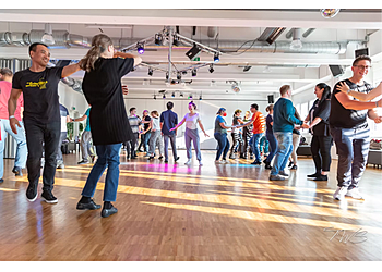 TANZSTUDIO HIP-TWIST TANZSTUDIO HIP-TWIST